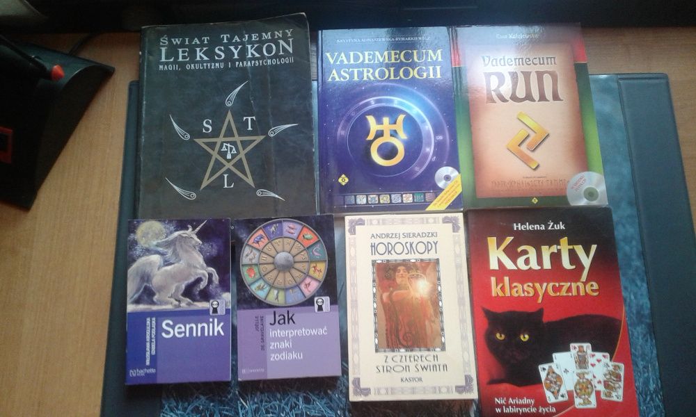 Książki i karty (tarot, runy, horoskop, magia, znaki zodiaku, sennik)