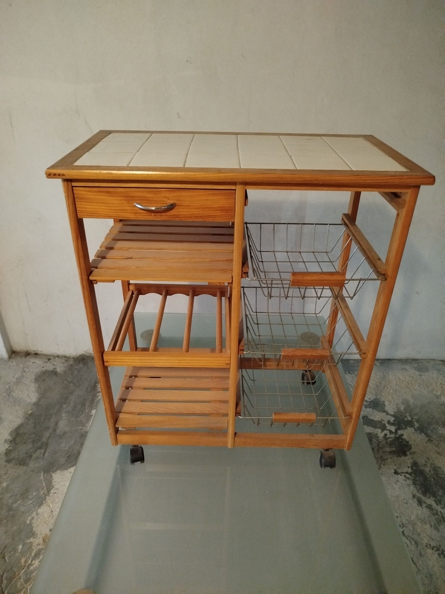 Mesa apoio madeira e cerâmica