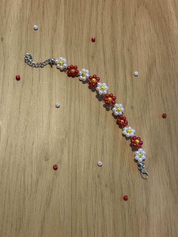 Pulseira feita de micangas