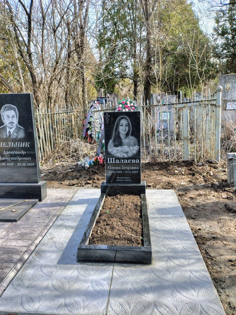 Изготовление, установка памятников, благоустройство мест захоронения