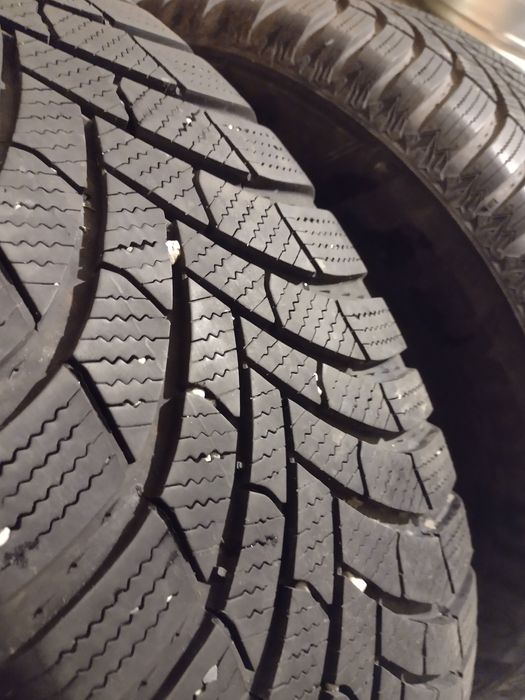 2 Opony zimowe 215 65 r16 bieżnik 6mm rok 2021