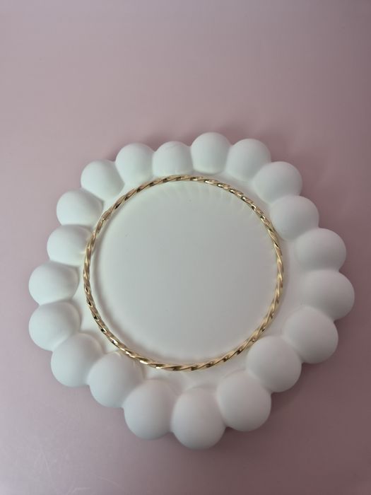 Złota sztywna bransoletka bangle skręcana bez zapięcia gładka 585