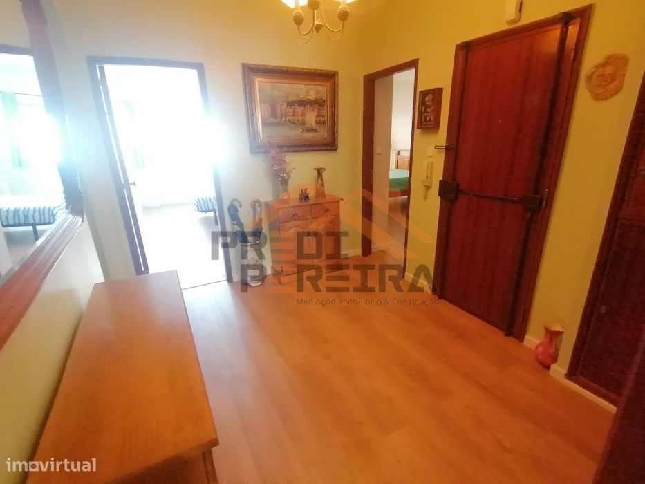 Quartos para arrendar, na Ramada - Bons Dias | Próximo do ISCE).