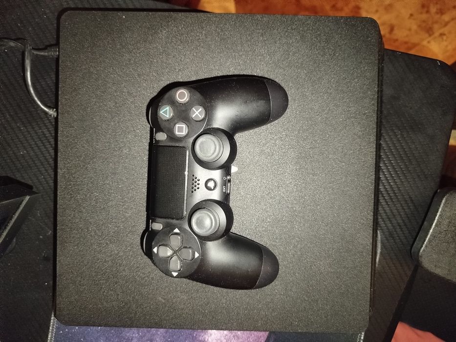 PlayStation 4 ,mais 1 jogo e 1 comando