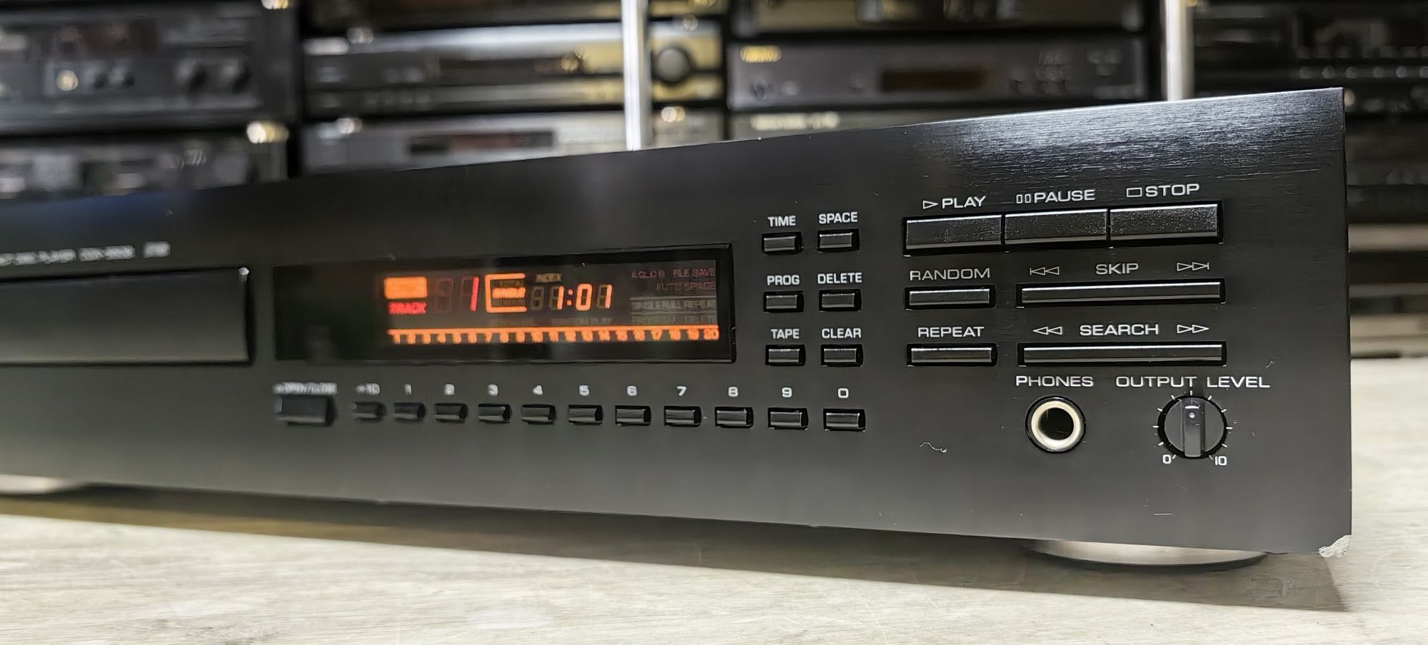 CD програвач Yamaha CDX-550E