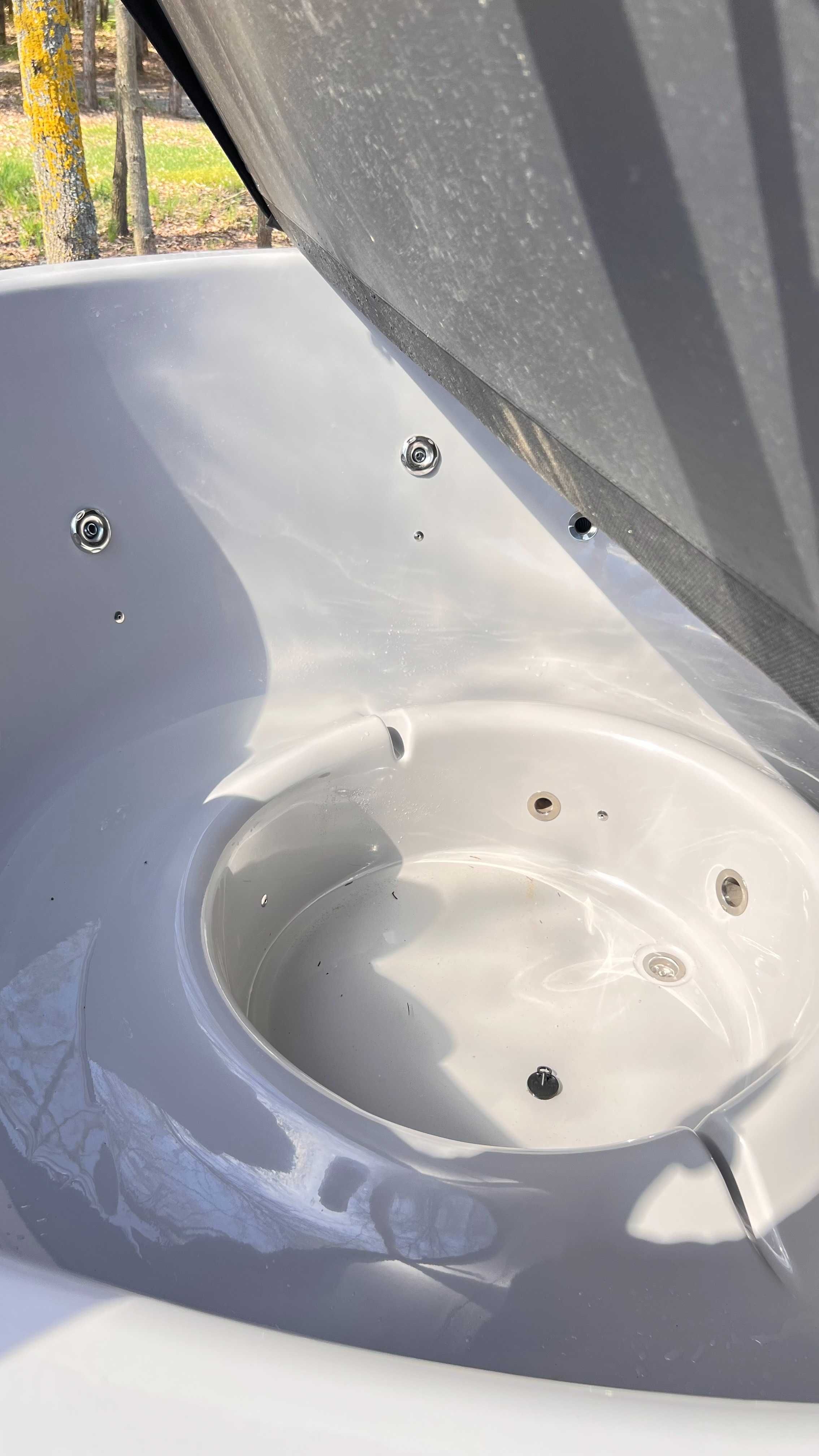 Jacuzzi z podświetleniem LED/Gorąca beczka/Balia Mobilna Wynajem.