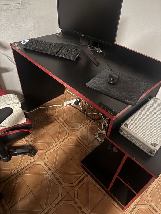 Cadeira gaming NPLAY Rule 4.0 + Secretária gaming