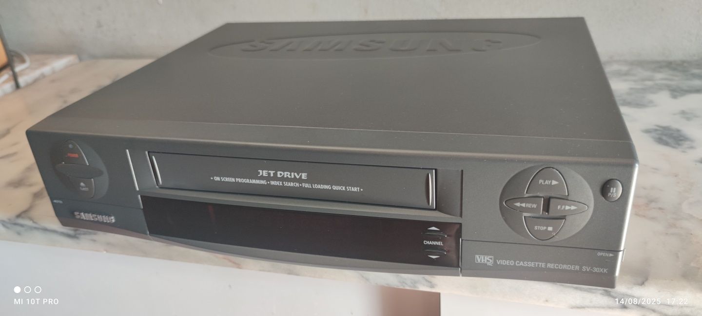 Video VHS Samsung muito bem estimado e a funcionar bem.