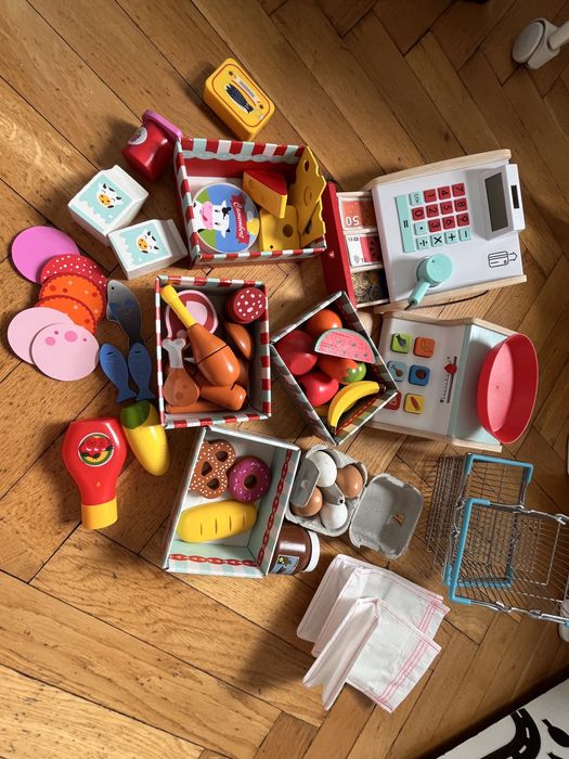 Drewniany sklep spożywczy.