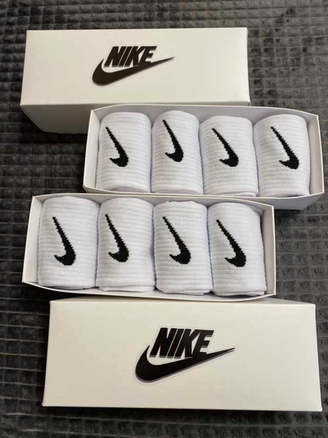 Высокие  Носки Nike 4 пары в коробке/Nike Premium Черные- Белые/Найк