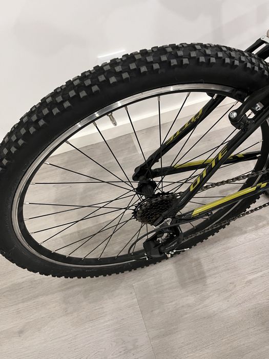 Bicicleta btt semi nova.