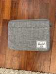 Herschel Anchor Sleeve para Macbook Raven Crosshatch