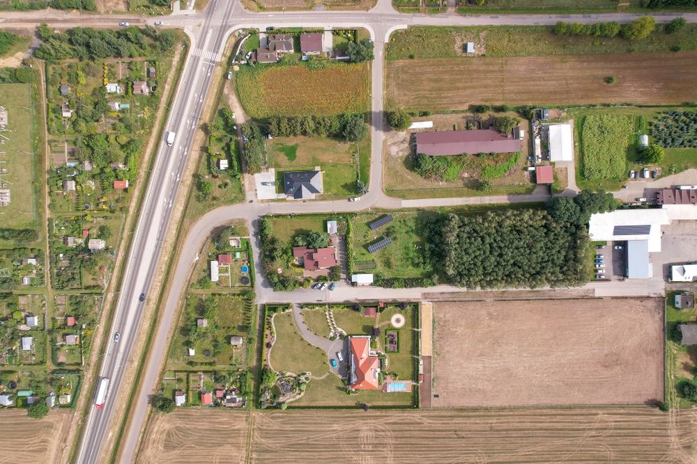 Sprzedam działkę budowlaną, ogrodzoną z asfalt. dojazdem gaz woda prąd