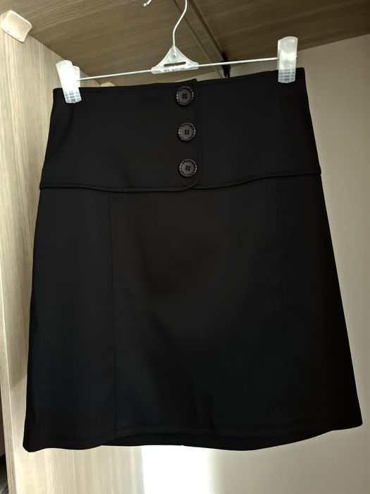 Чорна жіноча спідниця