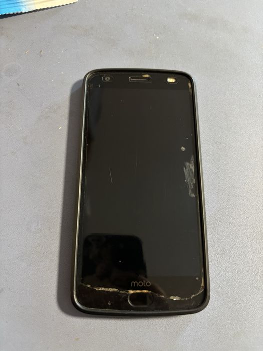 Продам Motorola moto z2 force