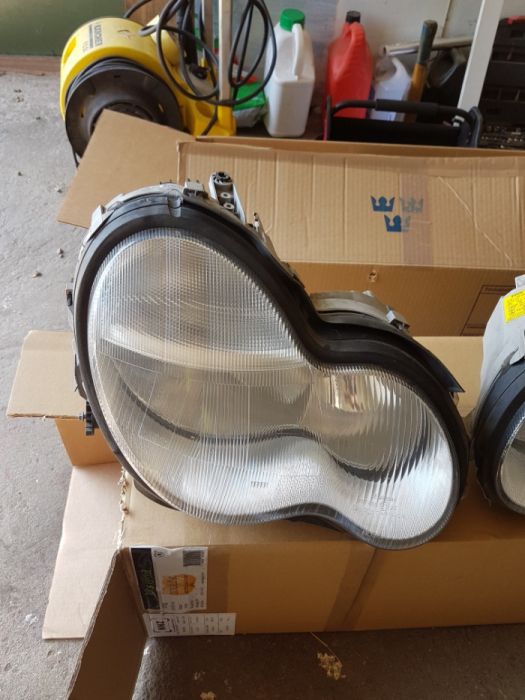 Lampa prawa przód mercedes c-klasa combi 2003 r