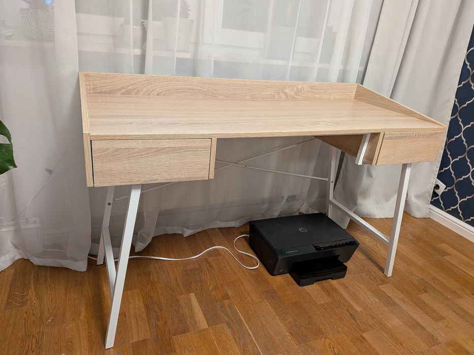 Biurko konsola na komputer