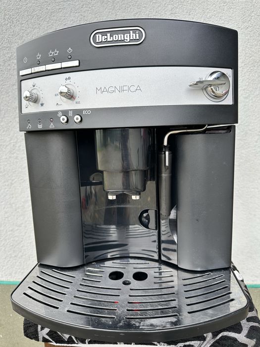 Кавомашина, кавоварка DeLonghi