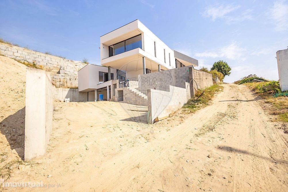 Moradia T4 para venda