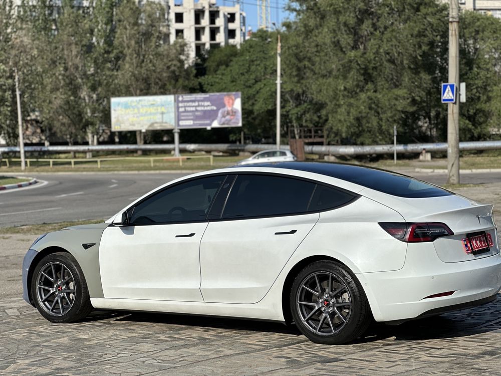 Tesla Model3 2021 года