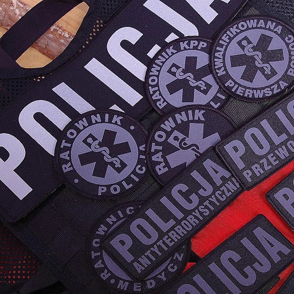 Emblemat CZARNY odblaskowy RATOWNIK KPP POLICJA na rzepie 8,5 cm