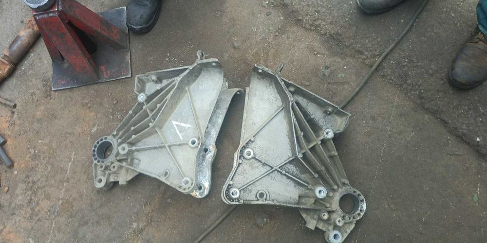 Кронштейн кріплення кабіни 82270860 Розборка DXI 06-22