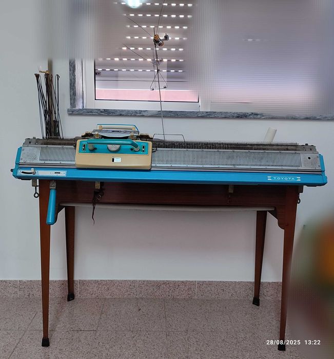 Máquina de tricot Toyota modelo K747