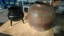 Panela em cobre de grandes dimensões  do século 19 e uma panela ferro