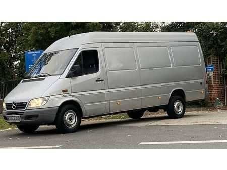 Недорогі вантажні перевезення по країні від 180км.