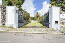 Moradia T4 inserida em quinta - Caloura