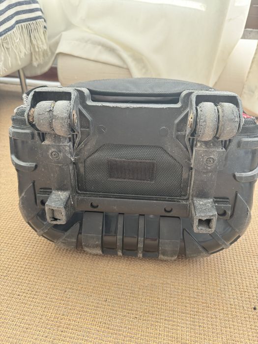 Mochila Totto com rodinhas e alças para usar às costas