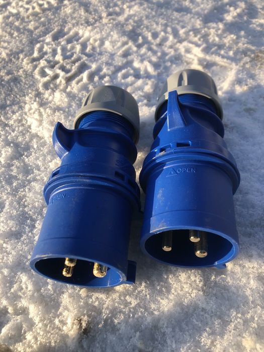 Продам генераторі.А також силові вилки220/32А.