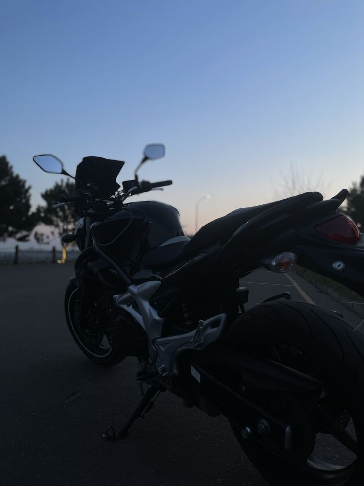 Продам мотоцикл Suzuki Gladius 400