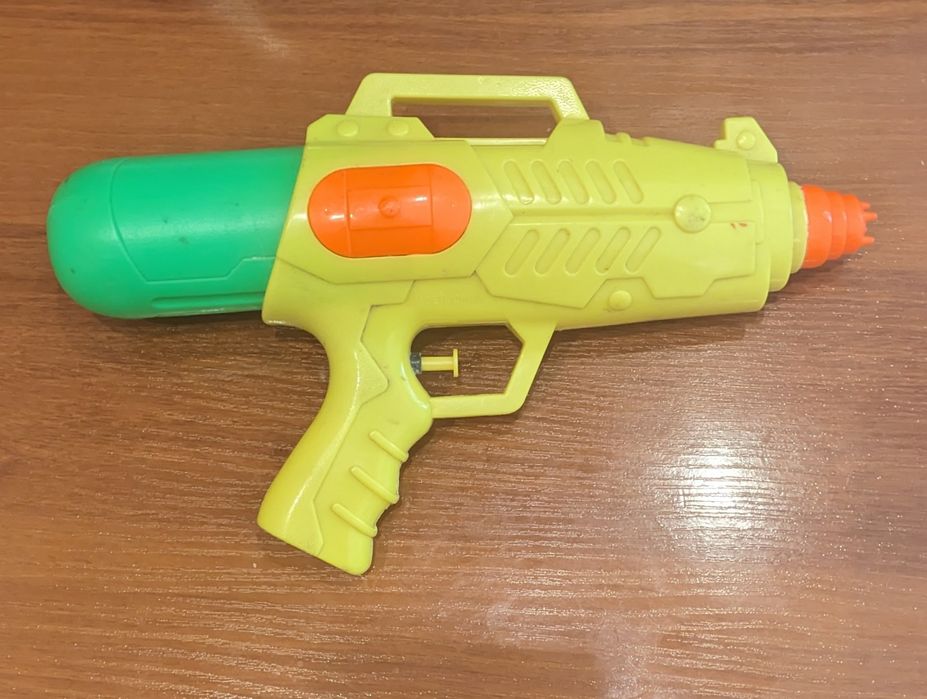 Іграшковий водяний автомат пістолет