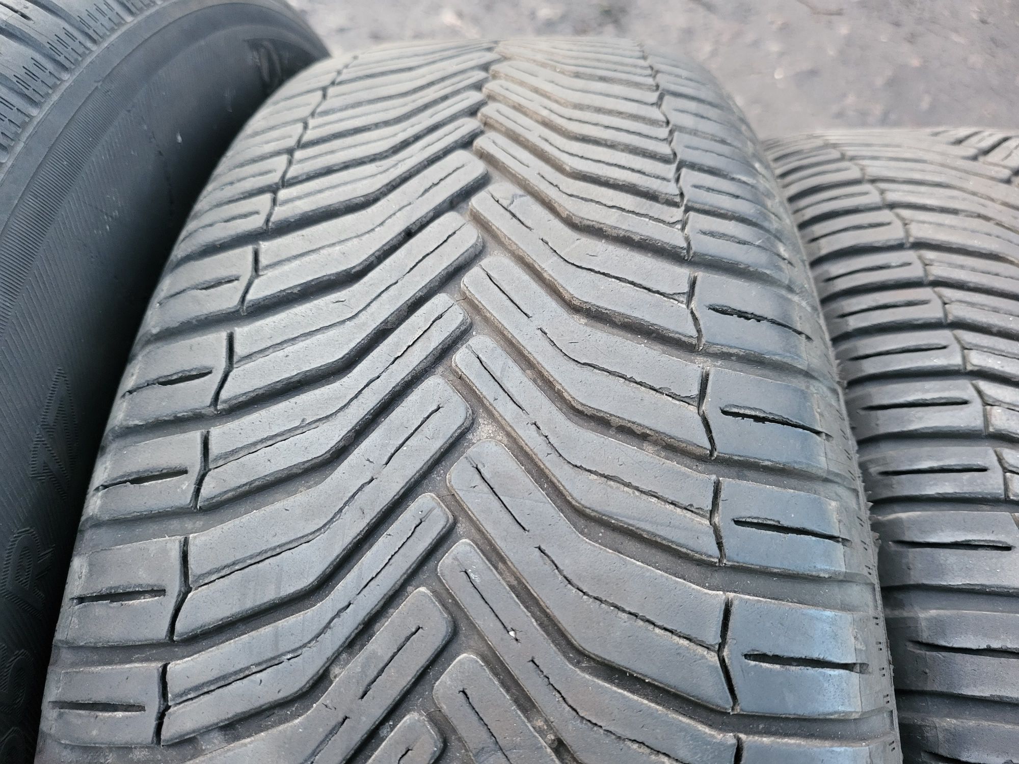 Opony całoroczne 225/65/17 Michelin Crossclimate Suv bieżnik 6mm, 2020