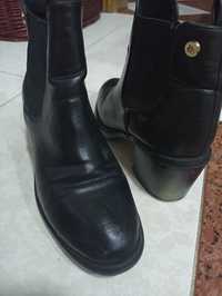 Botins pretos usados