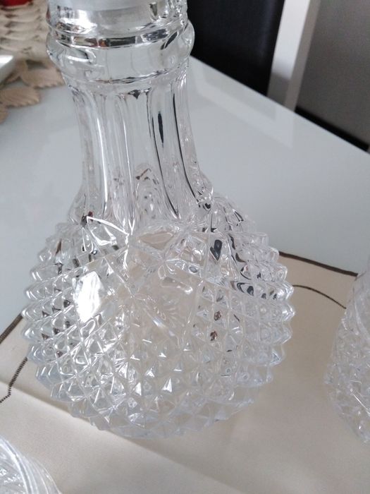 Garrafa com 6 copos de cristal