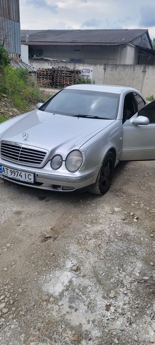 Продам Mercedes-Benz CLK200