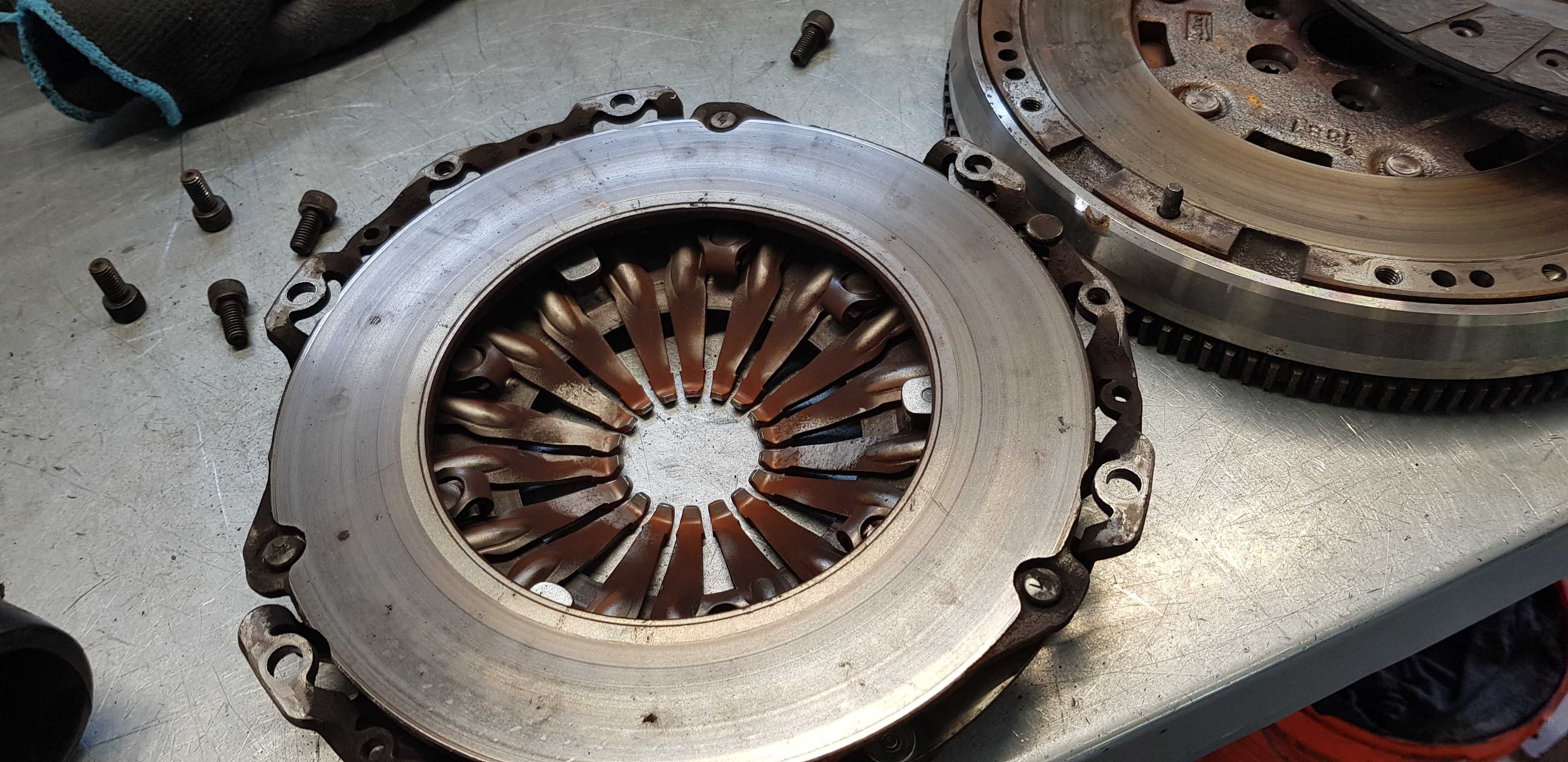 Citroen C4 1.6 HDI sprzęgło dwu masa komplet