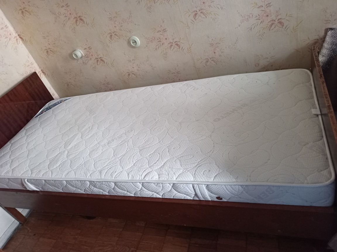 Кровати для спальни или дачи