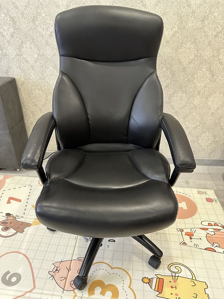 Крісло керівника / велике офісне крісло