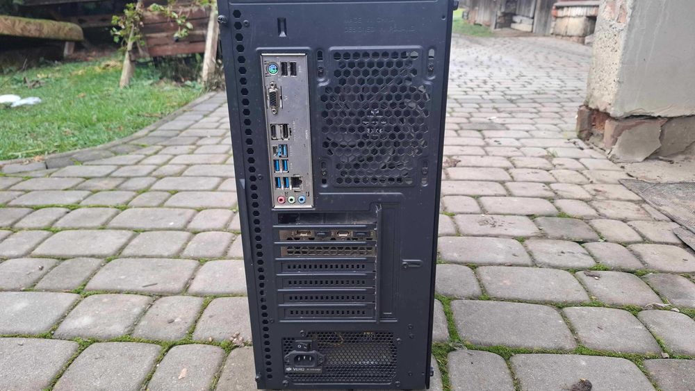 Komputer Stacjonarny / Ryzen 5 3600 / GTX 1660 SUPER 6gb Vram