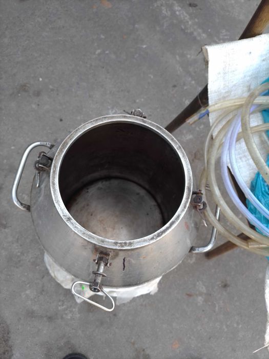 Уст-во для произ-ва дистил-ваной воды для аккум-торов и омыв-лей скла