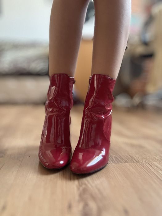 Червоні туфлі від ALDO