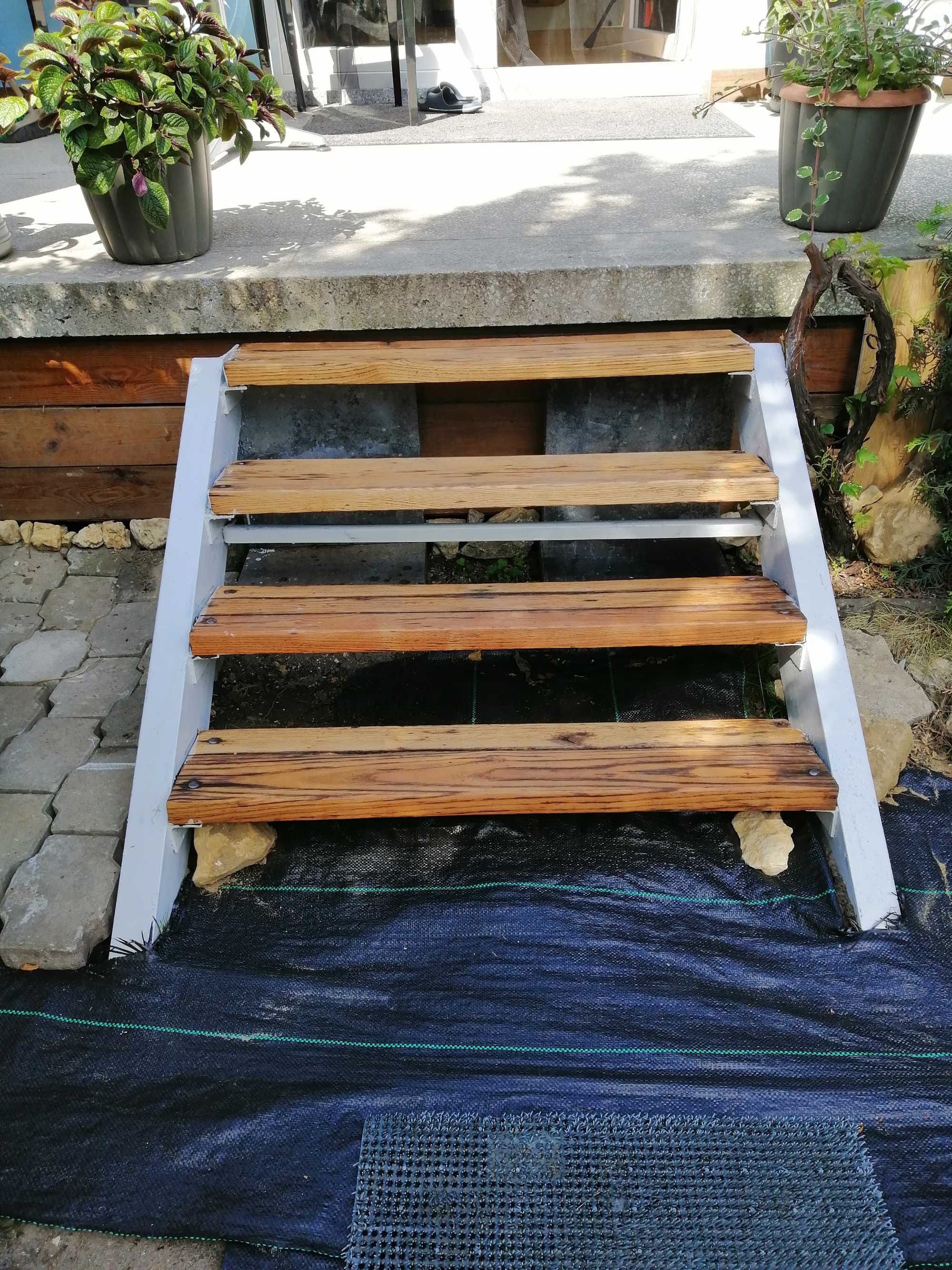 Schody zewnętrzne bardzo solidne