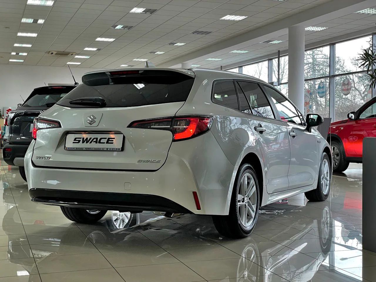 Suzuki Swace Premium Plus 1.8 Hybrid E-CVT Precious Silver 2024 / Auto dealerskie