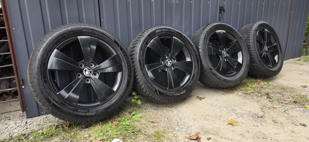 Felgi RONAL oryginalne Skoda Superb 17 cali ET41 z oponami zimowymi.