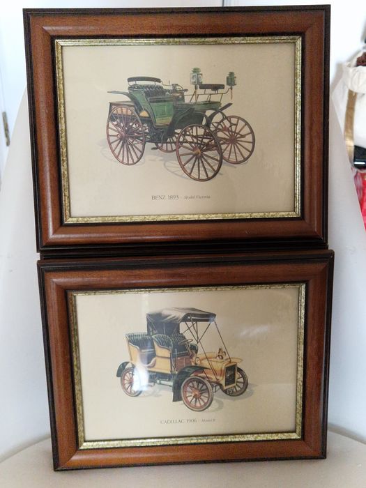 Quadros antigos com réplicas de carros