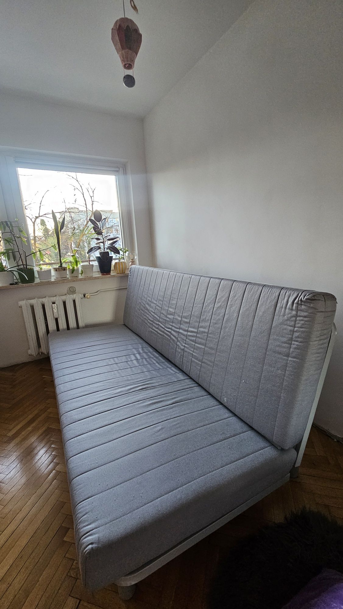 Sofa IKEA BEDDINGE – rozkładana, z pojemnikiem