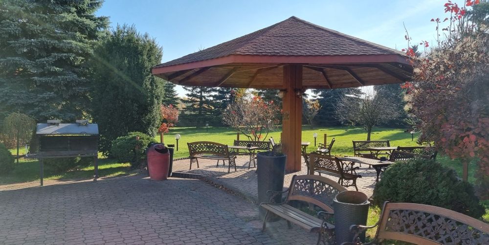 Pokoje z łazienkami i odrębnymi wejsciami z dworu